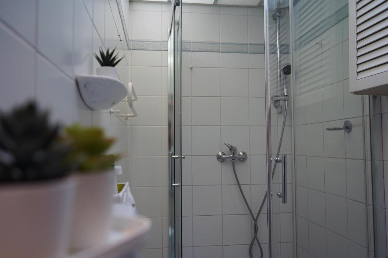 Unique: Geraeumig - Bhf-Nah - Parkplatz - Netflix Apartment Bremen Bagian luar foto